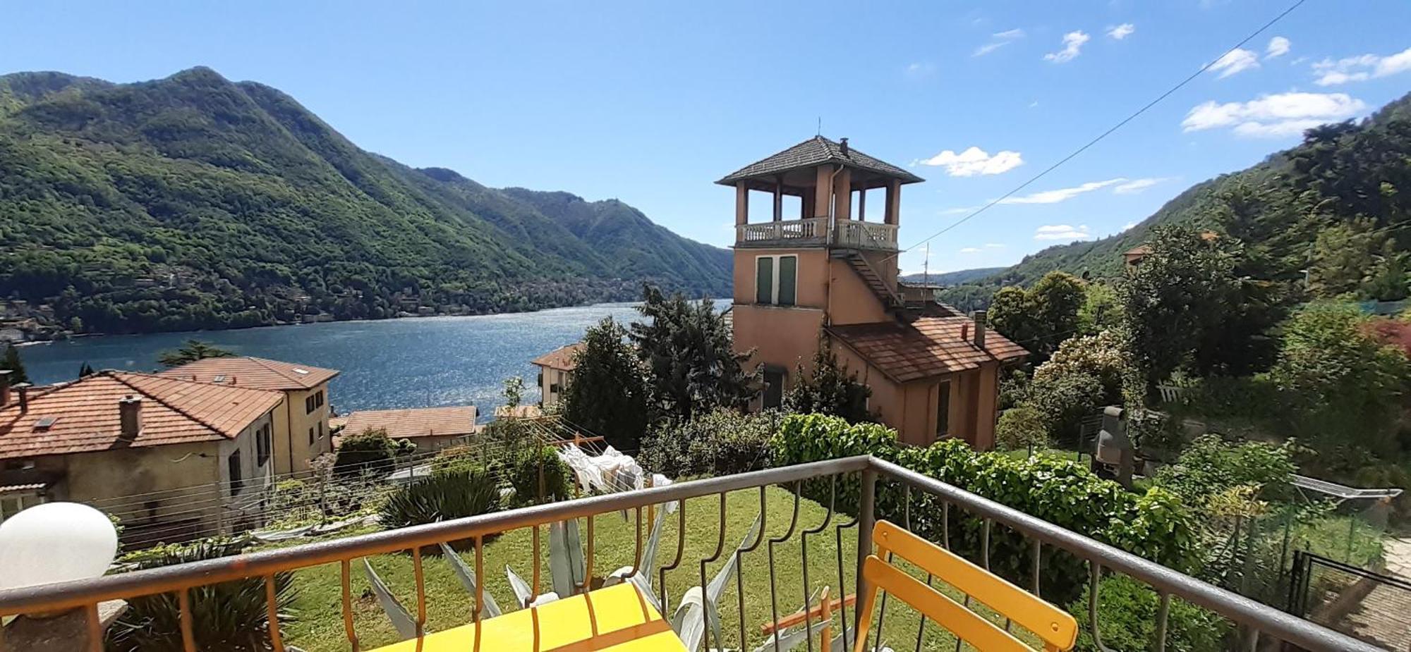 Flora Apartment Moltrasio Bagian luar foto